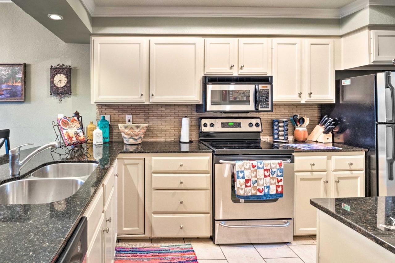 Lakefront Lago Vista Condo With Resort Amenities! Luaran gambar