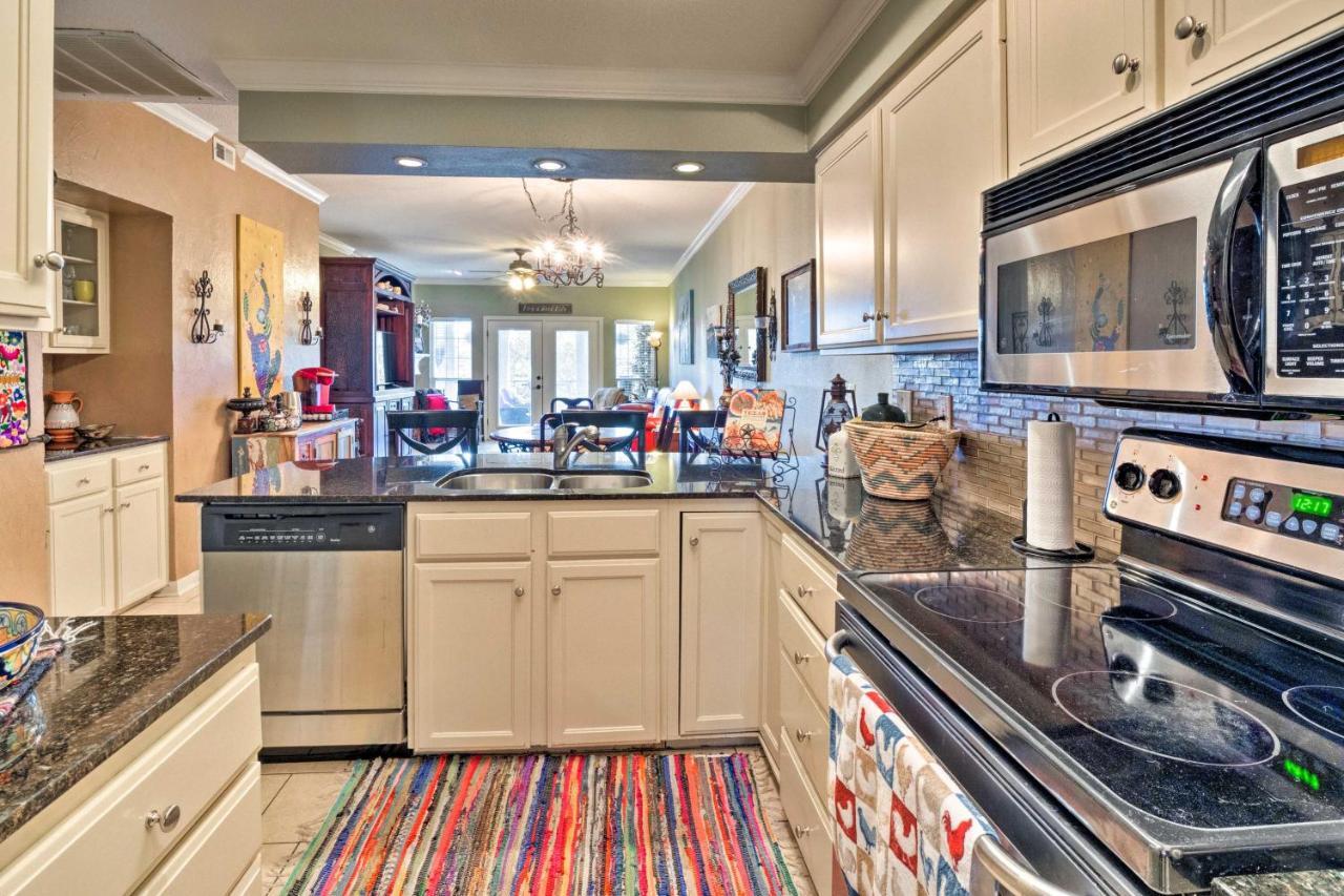 Lakefront Lago Vista Condo With Resort Amenities! Luaran gambar
